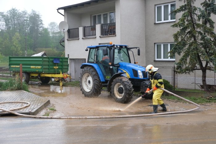 Šilheřovice na Opavsku jsou nejvíce postiženou obcí po vydatných lijácích. Bahno a voda tu zanesly domy, silnice i školu.