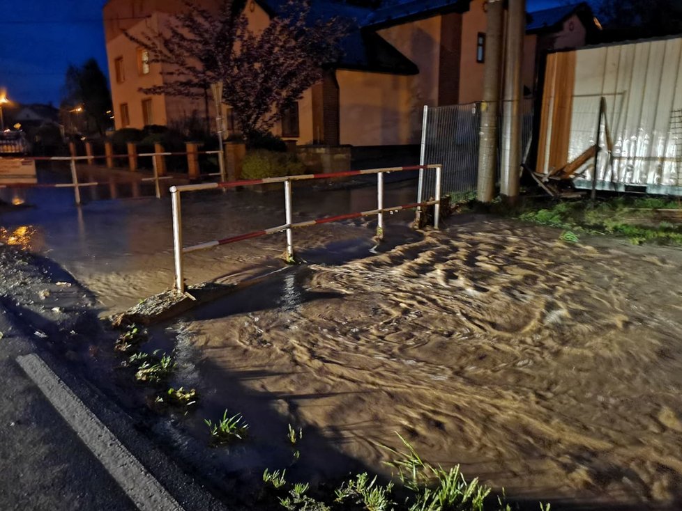 Prudké lijáky v Šilheřovicích na Opavsku po sobě zanechaly spoušť.