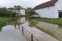 Česku hrozí další lijáky a povodně. Odborníci: Voda rychle odtéká, co by pomohlo?