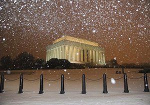 Ve Washingtonu už začalo pořádně sněžit v noci na čtvrtek.