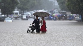 Čínu devastují ničivé záplavy.