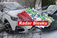 Husté sněžení způsobilo potíže a řadu nehod. Výrazně se oteplí, sledujte radar Blesku