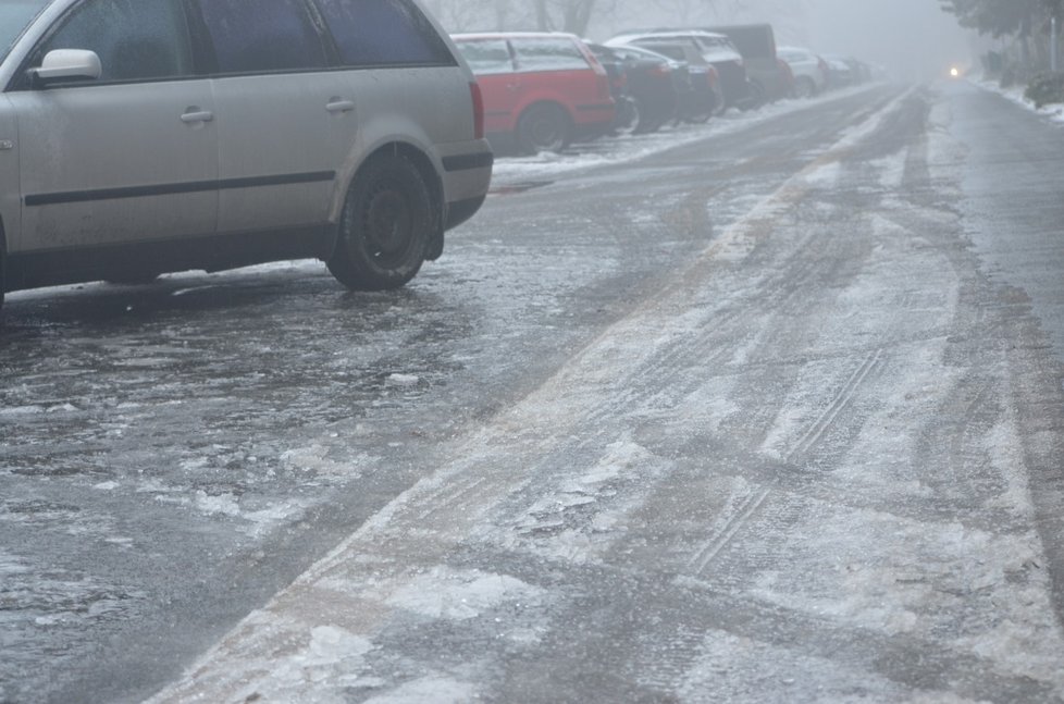 Na konci týdne se bude tvořit náledí, platí výstraha pro řidiče, sledujte radar Blesku