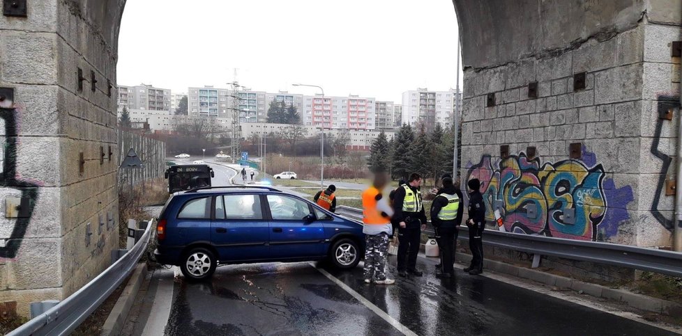 Do Česka dorazí ledovka.