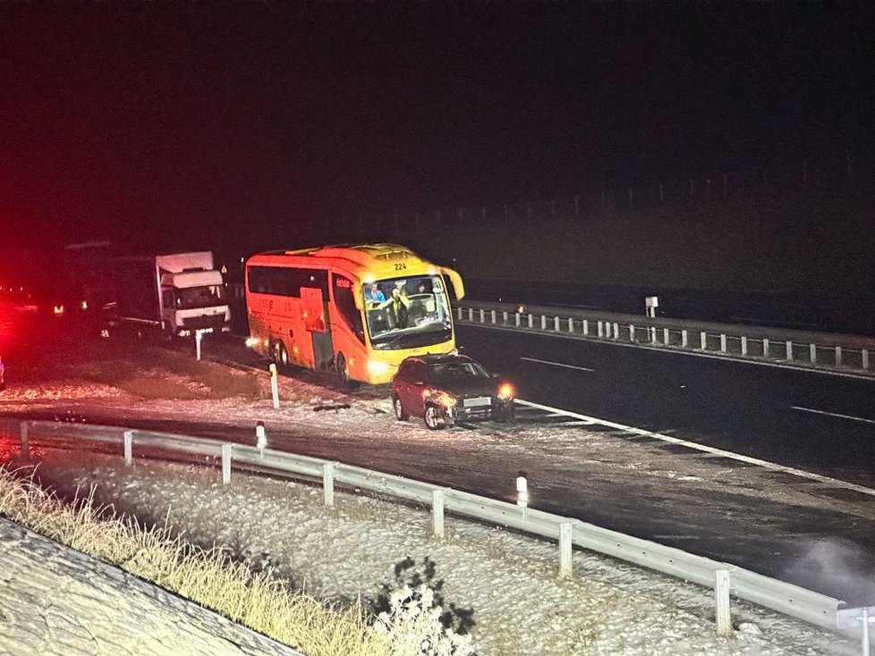 Hromadná nehoda na dálnici D6. (19.12.2022)