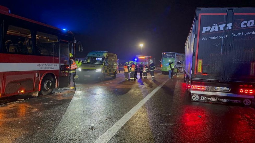 Hromadná nehoda na dálnici D6. (19.12.2022)