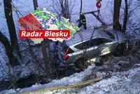 Česko zasáhne mráz až -15 °C. Silnice kloužou, žena s autem skončila v potoku. Sledujte radar Blesku