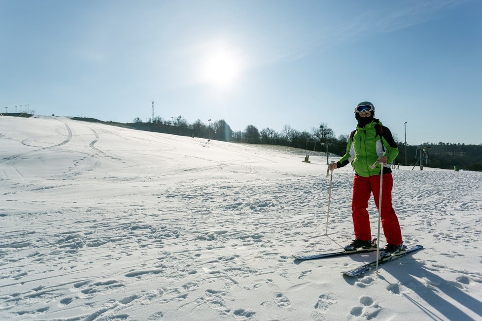 Lyžaři si v česku užívají slunečné počasí (2.3.2023).