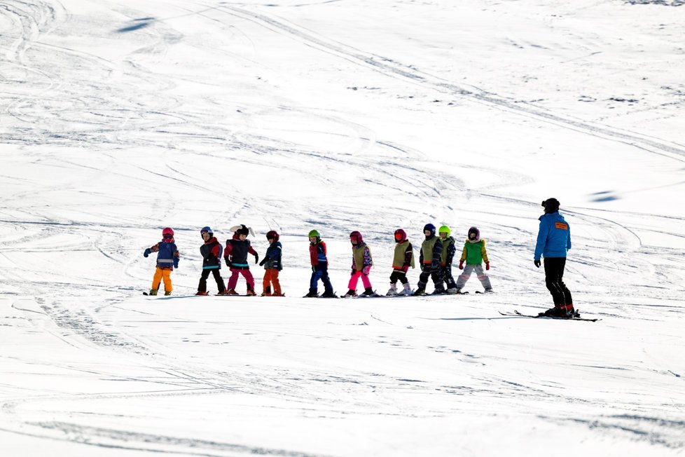 Lyžaři si v česku užívají slunečné počasí (2.3.2023)