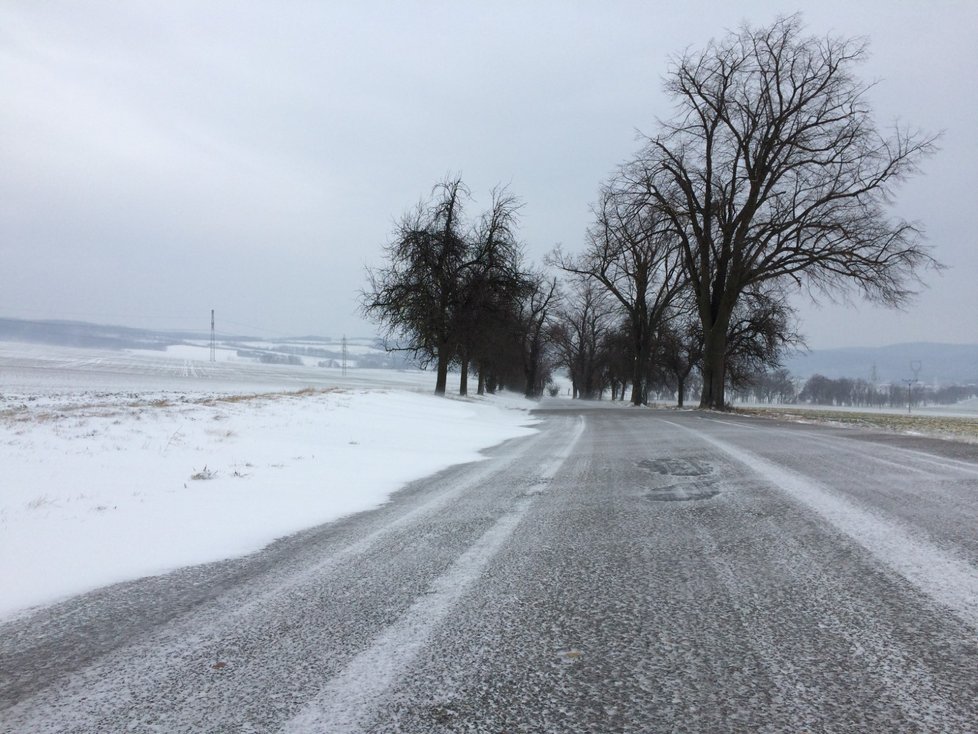 Napadlý sníh může komplikovat situaci řidičům, sledujte radar Blesku (archivní foto)