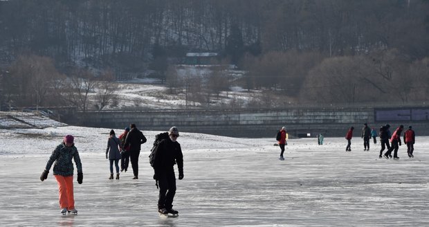 Nejnižší teplotu meteorologové zaznamenali v Orlickém Záhoří na Rychnovsku, kde teploměr ukázal -24,1°C.