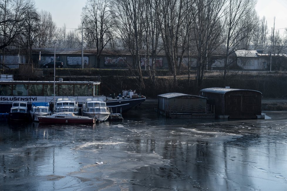 Noční teploty v Česku se nejčastěji pohybovaly mezi minus 13 a minus sedmi stupni