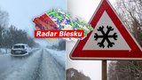 Bouračky i zranění. Sníh zkomplikoval řidičům v Česku cestu, sledujte radar Blesku