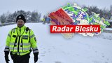 Sněžení v ČR: Zkomplikovalo dopravu. Na Trutnovsku po pádu stromu zemřel člověk. Sledujte radar Blesku