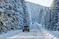 Přes Česko od západu postupuje intenzivní sněžení! Kde platí výstraha? Sledujte radar Blesku