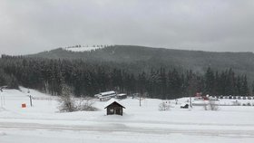 Vichřice v Česku zastavila i lyžařské vleky: Horní Mísečky, spodní stanice lanovky (30. 1. 2022)