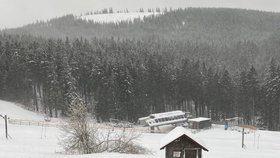 Vichřice v Česku zastavila i lyžařské vleky: Horní Mísečky, spodní stanice lanovky (30. 1. 2022)
