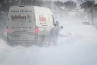 Panika v Evropě: Mráz zabíjí, sníh zavírá letiště