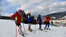 „Suprové podmínky“: Lyžaři si užili víkend na horách s pěkným počasím i dostatkem sněhu
