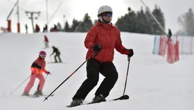 Lyžařský areál v Karolince na Vsetínsku zahájil novou zimní sezonu (12. 12. 2021)