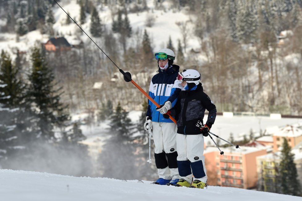 Lyžařský areál v Karolince na Vsetínsku zahájil novou zimní sezonu (12. 12. 2021)