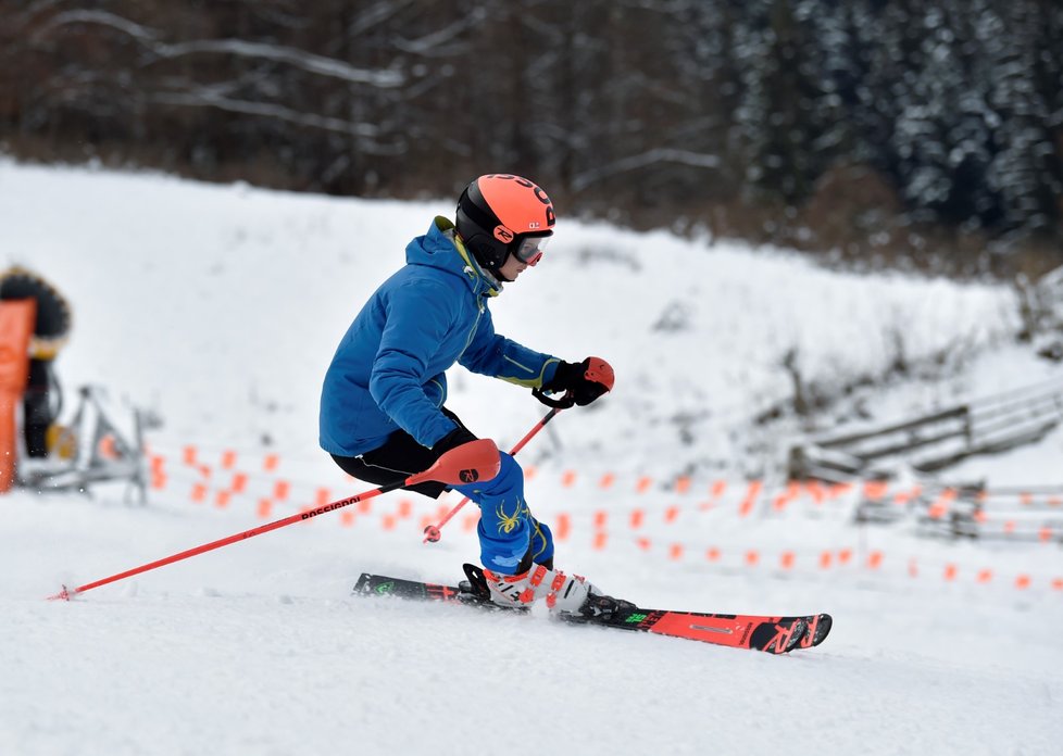 Lyžařský areál v Karolince na Vsetínsku zahájil novou zimní sezonu (12. 12. 2021)