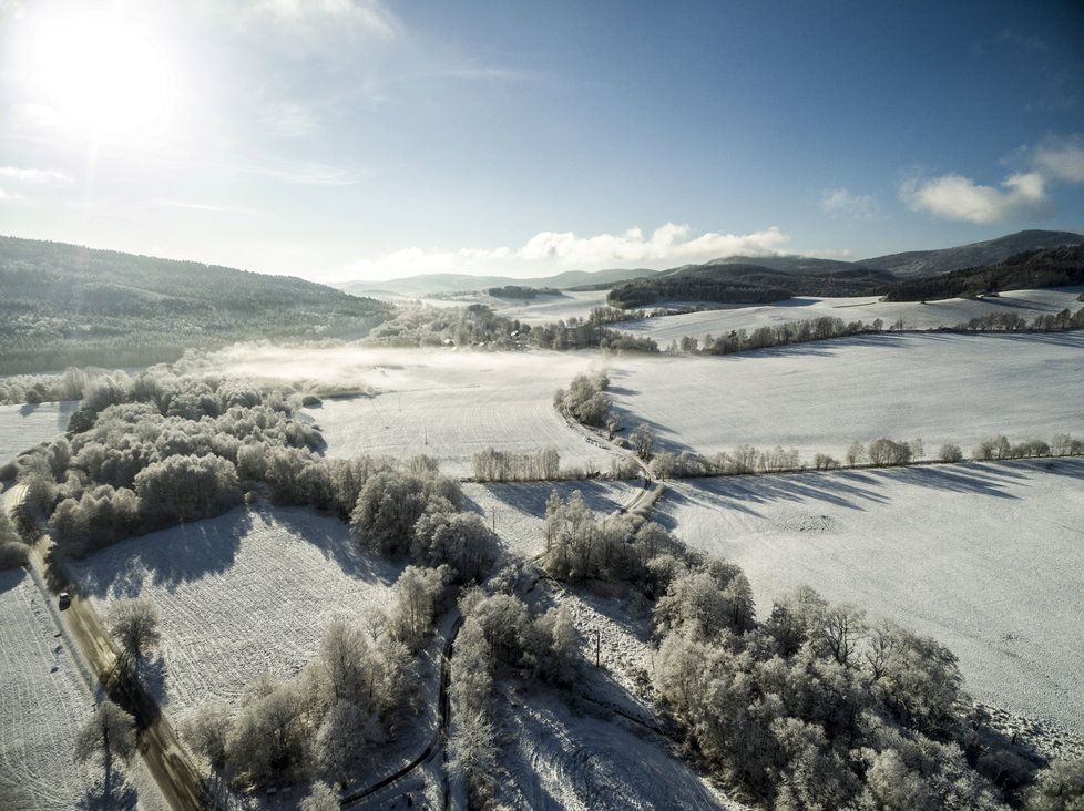 Meteorologové hlásí sněžení: Na Šumavě napadne až 15 cm.