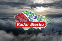Část Česka zasáhlo sněžení, přibývá nehod. Napadne až 60 cm, sledujte radar Blesku
