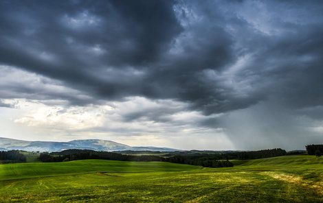 V následujících dnech nás čekají deště. Bude zataženo, sluníčko vysvitne výjimečně.