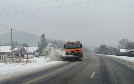 Na horách napadne až patnáct centimetrů sněhu.