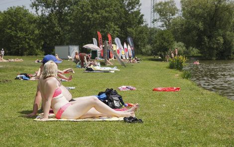 Nejlépe zvládnout vedra můžete na koupáku.