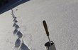 Brodit se sněhem osm kilometrů musí meteorolog jednou týdně, aby změřil výšku a sněhový profil.