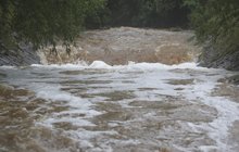 Bouřky a záplavy v Česku: Voda likvidovala sklepy i chodníky