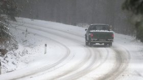 Zlínský kraj zasáhlo v noci na 31. března Husté sněžení, místy napadlo až deset centimetrů sněhu. Na snímku je situace u obce Veliková na Zlínsku.