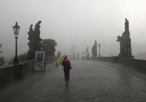 Připravte si teplé oblečení a deštníky: Podzim je tu, na horách bude sněžit.