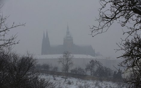 Hustá nadílka zastínila i Pražský hrad.