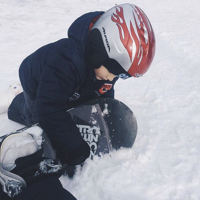 Někde sněženky, jinde sníh a déšť. Tak Češi zachytili rozmarné počasí na Instagramu.