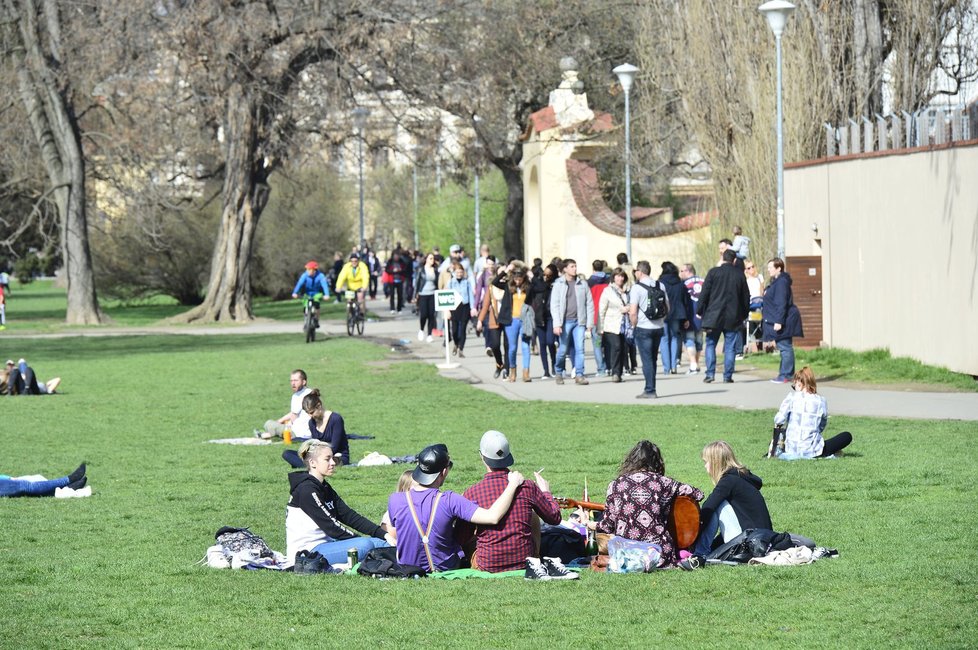 Užívejte jara, teploty budou opět klesat.