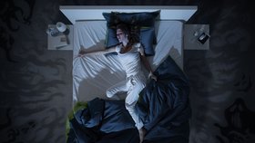 Trápí vás noční pocení? 10 důvodů, které za tím můžou být