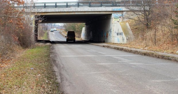 Takto vypadá místo, kde k tragické dopravní nehodě mezi Dolními a Horními Počernice došlo.