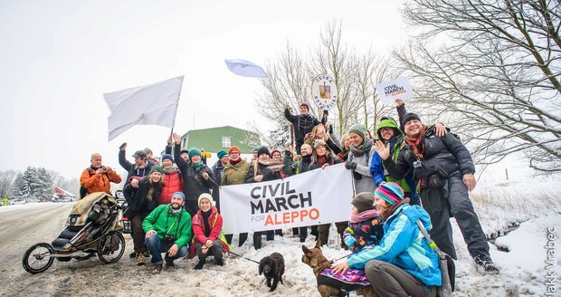 Aktivisté vyrazili z Berlína do Sýrie. Pochod do Aleppa prochází právě Českem