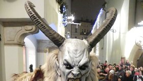 Fantastické kostýmy, skvělá atmosféra. Malé i velké návštěvníky pochod pekelných Krampušáků kolem Zelného trhu dokonale pobavil.