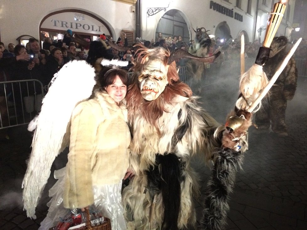 Fantastické kostýmy, skvělá atmosféra. Malé i velké návštěvníky pochod pekelných Krampušáků kolem Zelného trhu dokonale pobavil