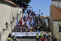 Odpůrci potratů z Hnutí pro život nedorazili na Václavák: Zablokovali je jejich odpůrci, zasahovala policie