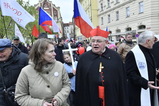 Prahou prošly tisíce protestujících, kterým vadí potraty.