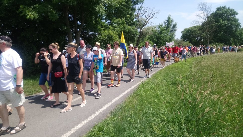 Protestní pochody proti těžbě štěrku u Moravského Písku.