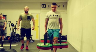 Jak si strongman vzal do parády judistu: stovky kilo i „tašky z Ikey“