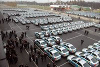 Policajti v nových autech: Po dálnici 170 km/h!