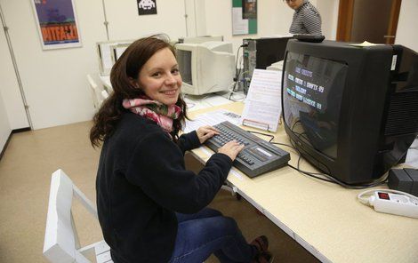 Kurátorka výstavy Veronika Malanowska zve počítačové nadšence do interaktivního koutku, kde si mohou zahrát herní hity minulosti.