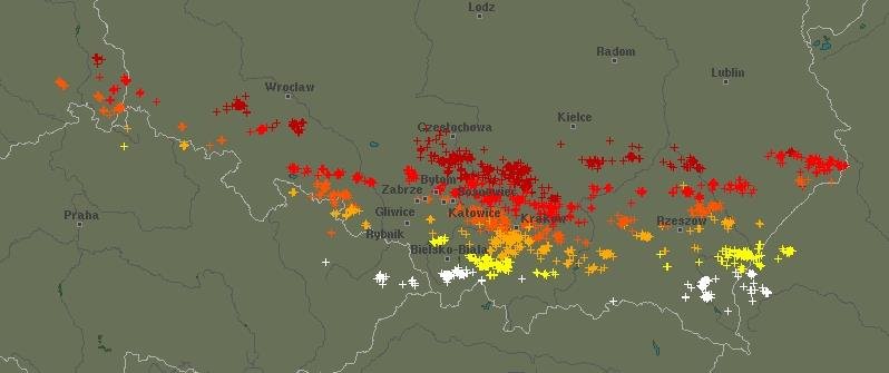 Bouřka postupovala od Baltu přes Polsko až k nám, zachytily meteostanice.